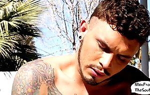 Tattooed muscular jock masturbates in the sun