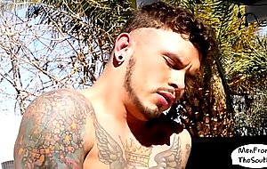Tattooed muscular jock masturbates in the sun