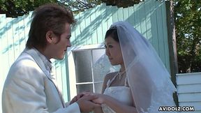 Asian bride Emi Koizumi gives a good blowjob after wedding