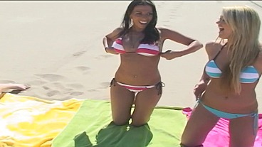 Pillowgirls - Four beautiful sluts after a morning on the beach take a shower with squirt