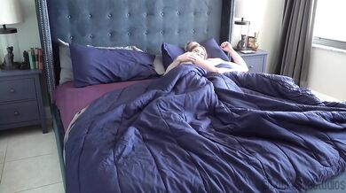 Huge Ass Gorgeous Slutty Step Sister Kenzie Madison Crawls Into Bed With Step Brother And Fucks Him