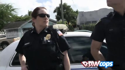 Cops barge in suspects house and make him please their pussies