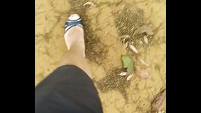 Andando de tamanco no parque