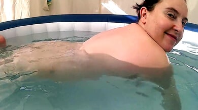Curvy British woman rides her lover in a hot tub and takes the creampie