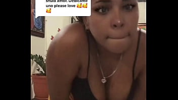 Bunduda com calcinha marcando