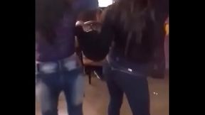 hermosa mujer bailando