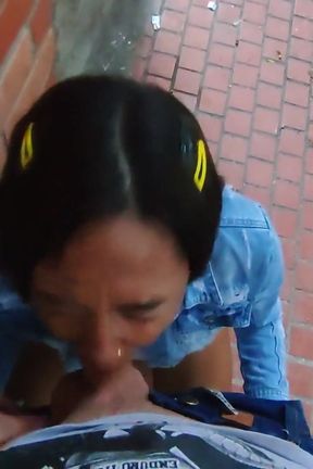 Colombian Woman Has Sex in Public with a Tourist