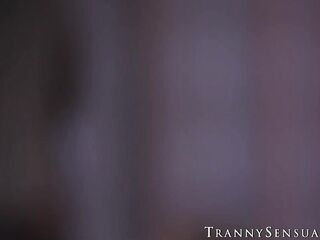 Kinky tgirl playgirl Melanie Brooks rides large knob cowgirl