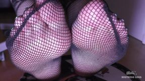 Juicy colored toenails in fishnets socks
