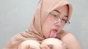 Jilboobs - Huge knockers and sticky fingers