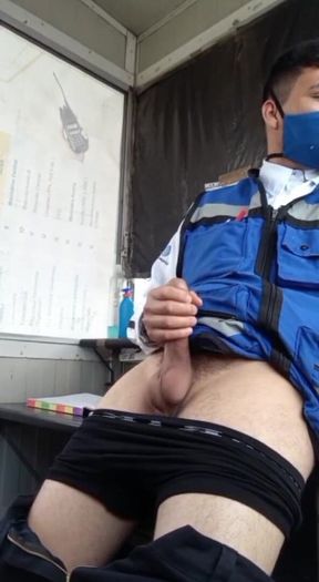 Big dick security guard 21 cm pulling her porn