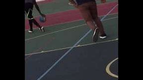 فحل زنجي ينيك طالب صيدله في مباره كره سله ساخن جدا