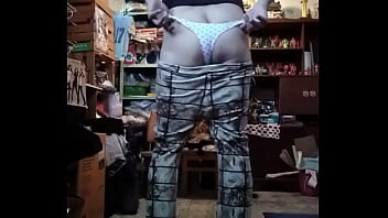 Travesti en pantal&oacute_n ajustado