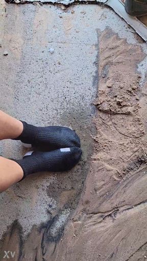 piss in an underpass