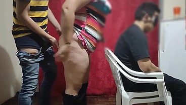 Le pagamos 100 $ a una pareja de casada para jugar el juego del test a ver si adivina que tienen en su boca la chica le poner los cuerno con el modelo del juego terminan follando parte 2/2