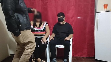 Le pagamos 100 $ a una pareja de casada para jugar el juego del test a ver si adivina que tienen en su boca la chica le poner los cuerno con el modelo del juego terminan follando parte 2/2