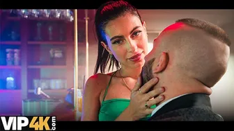 Hot brunette fulfills her anal fantasy with a stranger in a bar