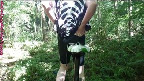 notgeil auf der radtour durch den wald