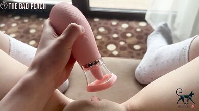 Cute girl’s pussy soaking wet from toy licking her clit till intense orgasm