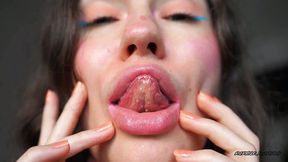 sensual creamy pink lipgloss kiss