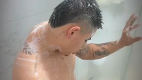 Hot shower of Leo
