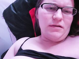 Amy Shows off her Little Body for U