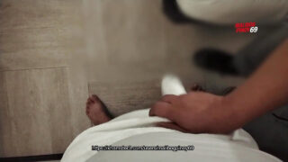 Asiatici paffuti e grassi succhiano il cazzo e lo prendono in profondità in un anale amatoriale