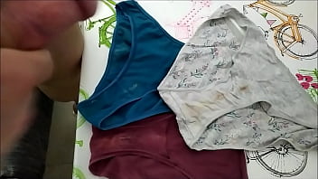 Corrida en bragas de mi mujer 201