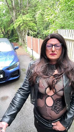 Sexy Crossdresser Kellycd2022 in black sexy body stocking and heels