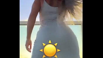 Loira Gostosa Dan&ccedil_ando de Vestido Transparente