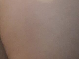 DANDOLE UN MASAJE A MI'MIGA