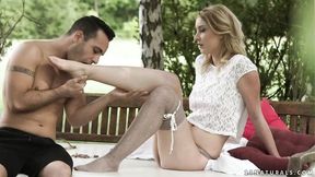 Beautiful hottie Amaris gets her crack fucked by a pretty big dick