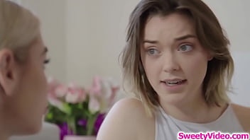 Lesbian babe making best friend squirt