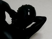 重ね着ゼンタイラバーマスクでブレスプレイ