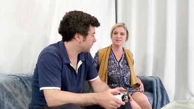 Dude massages his stepmom and fucks her on the couch