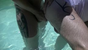2270 baise au jus dans la piscine par mon potej adore sucer et me faire baiser...
