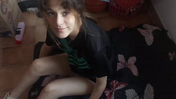 Amateur GF roleplays as a gamer in hot casero sex