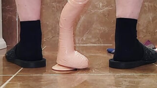 Một anh chàng nghiệp dư người Ukraine tự sướng trong đoạn phim quay cận cảnh đầy kích thích do chính anh ta làm tại nhà.