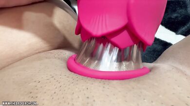 Her deep suction toys fuel a real gushing climax