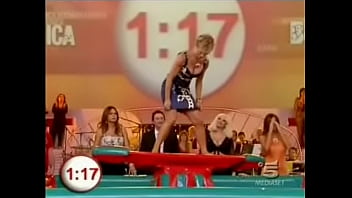 Buona Domenica Upskirt and Downblouse Game - Indoor Surfing