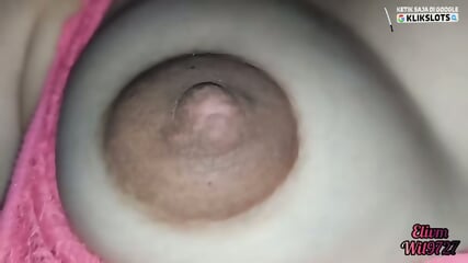 Main sama toket besar saudara tiriku