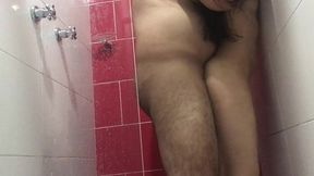lamiendo y comiendo el cono en la ducha de la nueva flaca sexy amateur nora milf sexo real en el bano con enorme semental - andy z 94