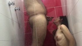 lamiendo y comiendo el cono en la ducha de la nueva flaca sexy amateur nora milf sexo real en el bano con enorme semental - andy z 94