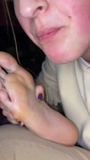 Vore. Giantess eats tiny people on her feet