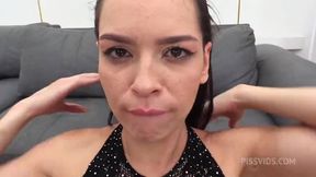 Slutty slut Yessica Bunny loves the QUAD DAP TAP QUAD 6 ON 1 Pissing porn video