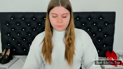 Petite long hair BBW teen webcam solo