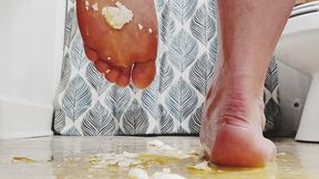 Sexy Latina crushes on egg-filled feet