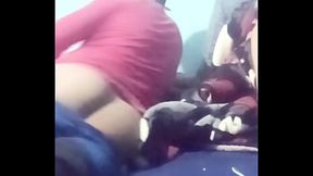 Heteros se depilan el trasero por diversi&oacute_n y terminan calientes follando close up pt 1