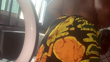 Bustysaxx striptease