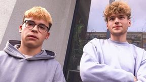 Czech amateur anal spills out into a 3some